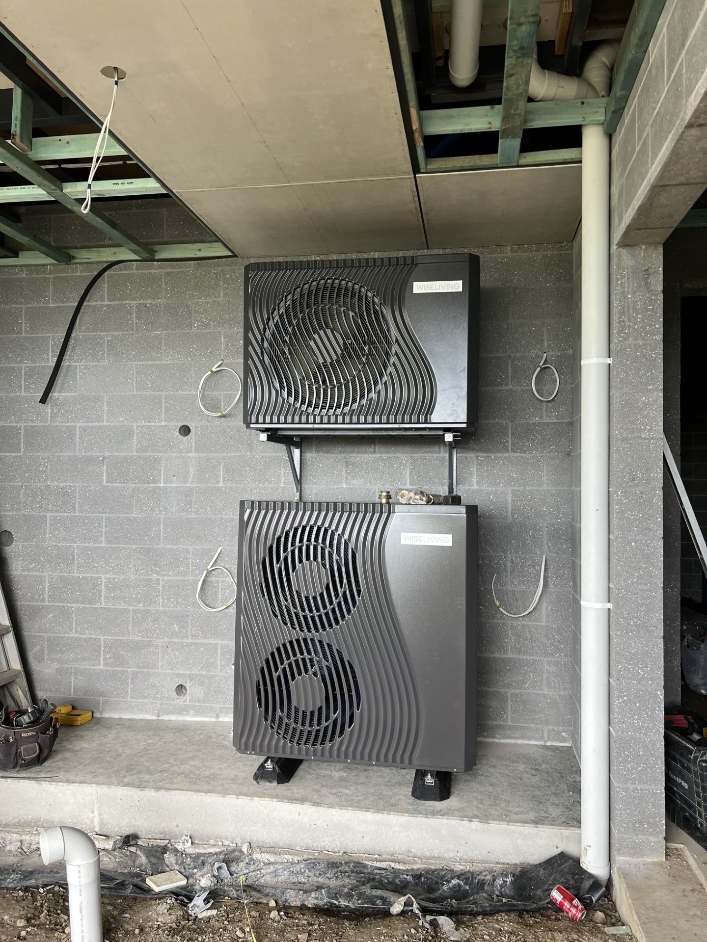 Wiseliving hydronic heat pump 35kw stacked system